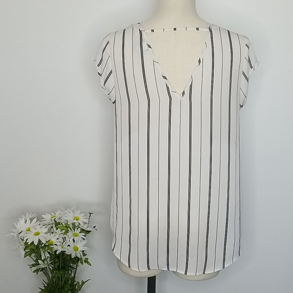 Halogen Striped Short Sleeves Top Medium - Picture 4 of 11